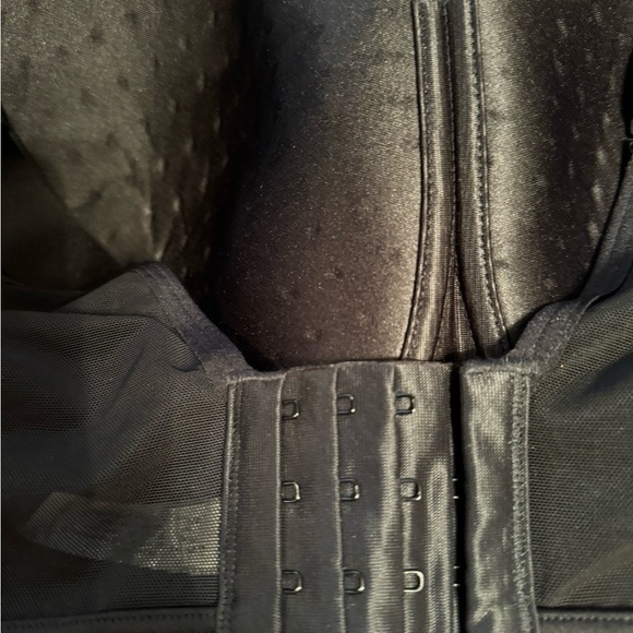 Livi Active Underwire Sports Bra 44 H NWOT - Picture 9 of 9